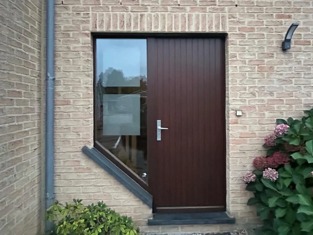 porte entree bois panneau vitre lateral chassidor namur