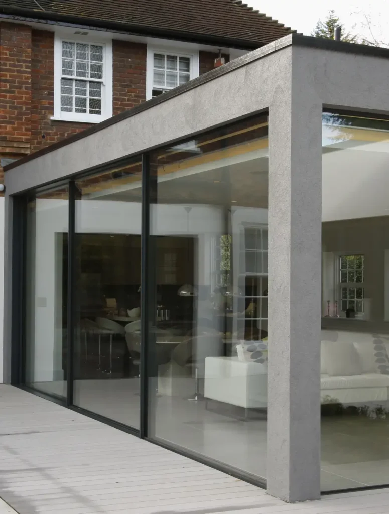 extension moderne avec facade vitree