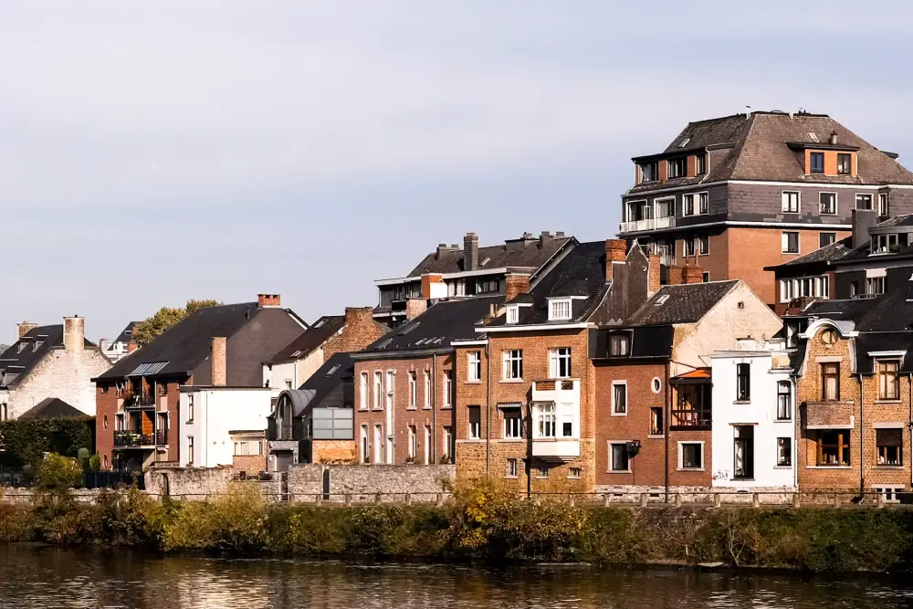 maisons au bord de la meuse a namur