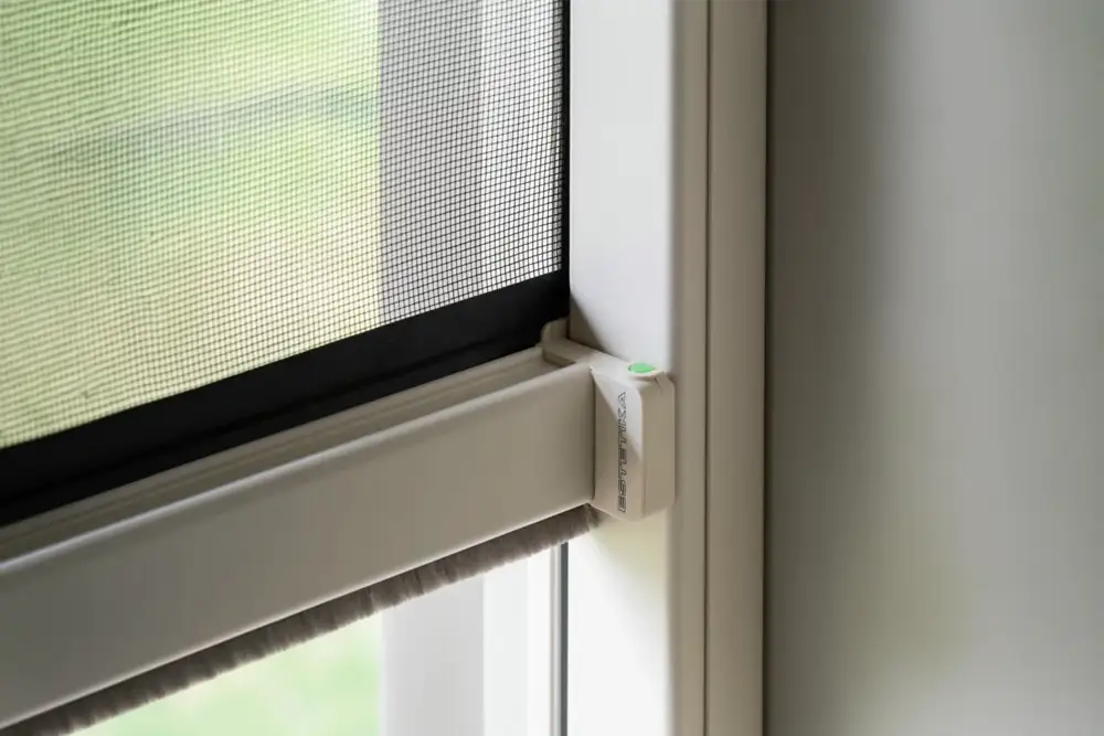 moustiquaire enroulable integree pour fenetre chassidor namur