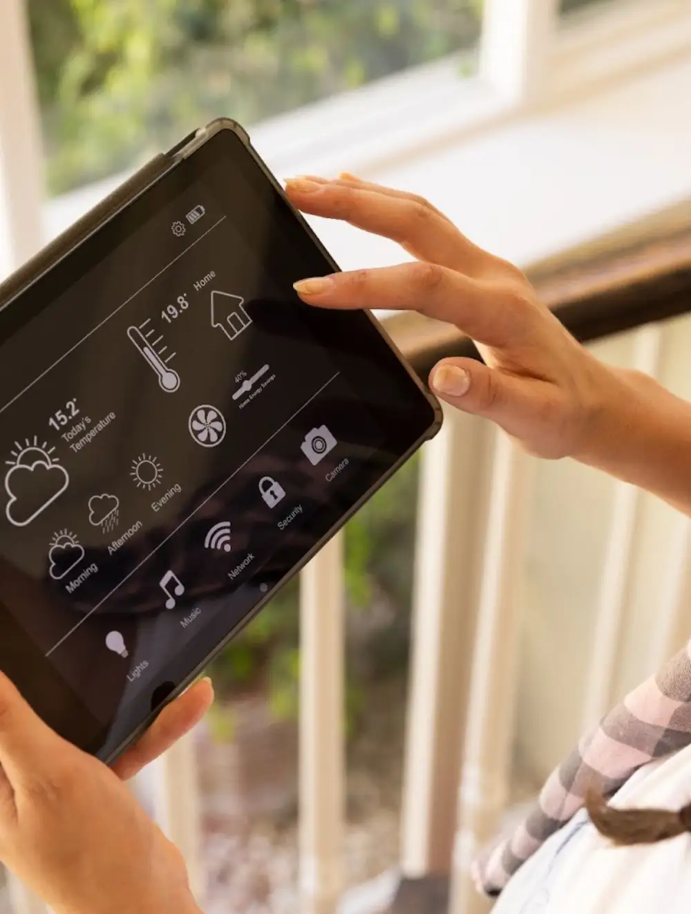 ontrole domotique maison intelligente sur tablette