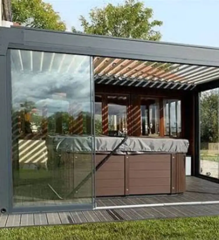 pergola bioclimatique anthracite avec parois vitrees