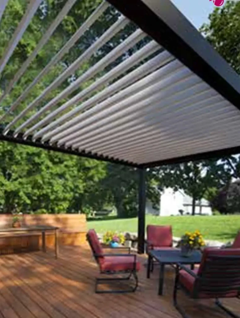 pergola bioclimatique avec lames orientables ouvertes