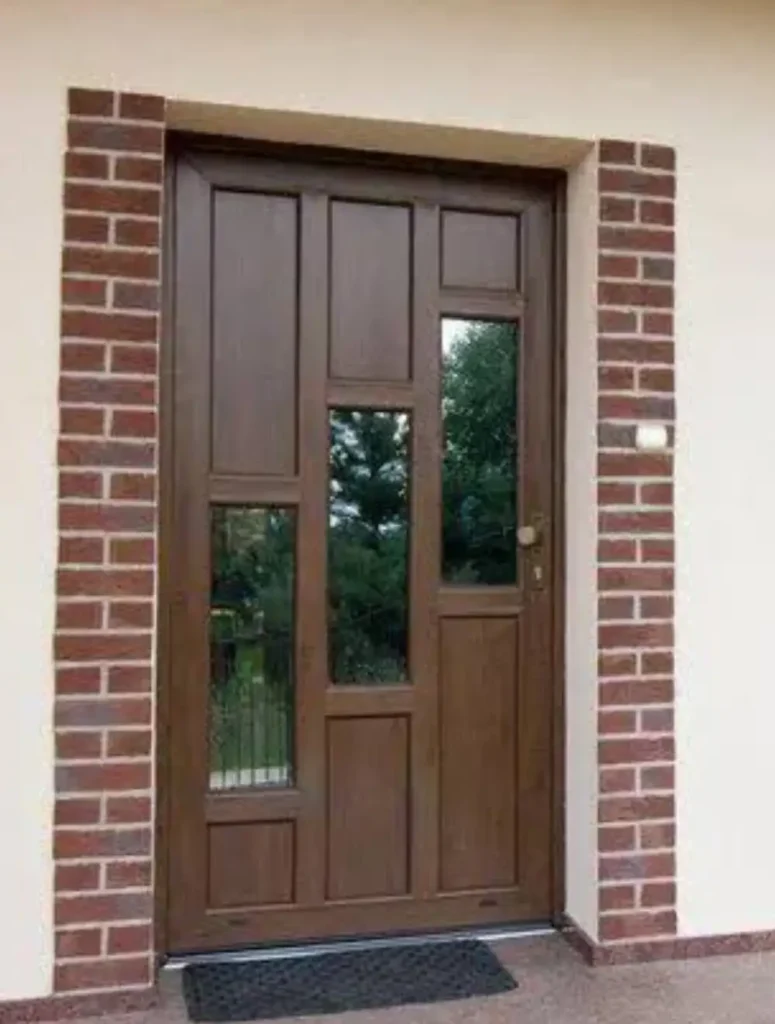 porte entree en bois avec vitrages verticaux