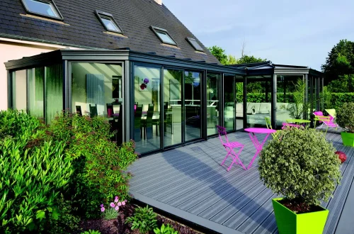 veranda aluminium anthracite avec baies vitrees